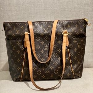 Louis Vuitton Shoulder Bag